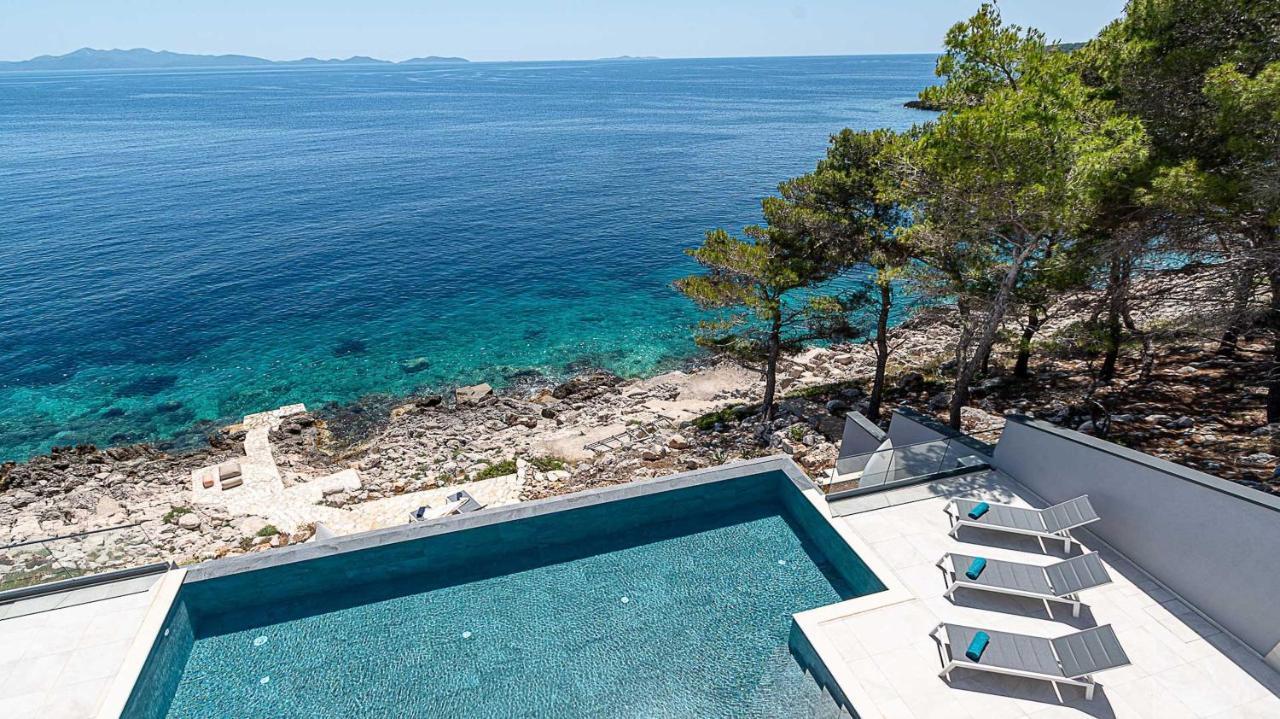 Villa Korcula Grandeur 5 Bedrooms Stunning Waterfront Setting Direct Sea Access *